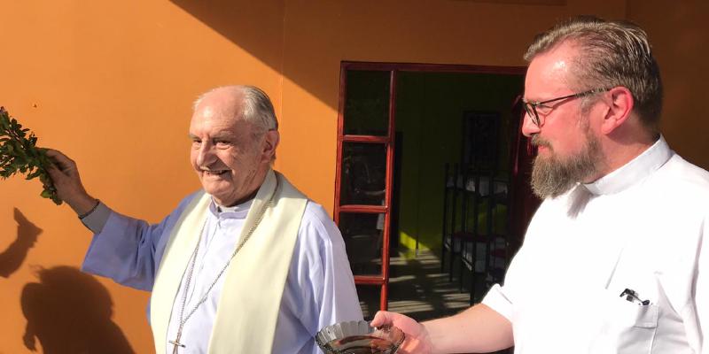 Weihwasser mit dem Segen von Sankt Matthias