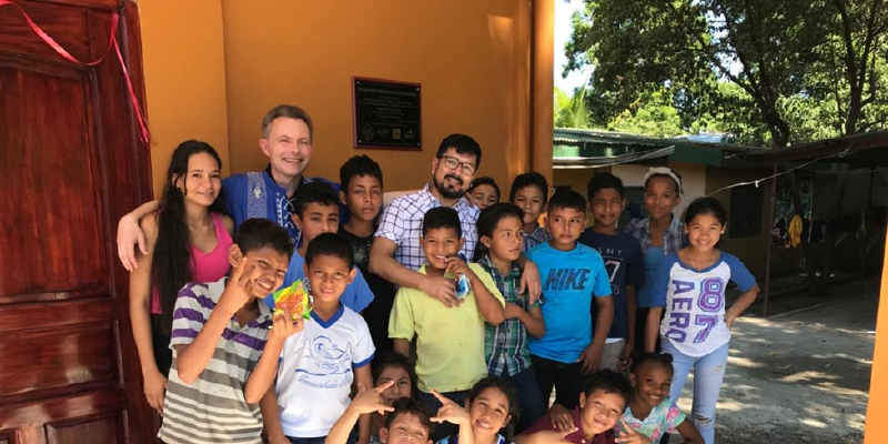 Waisenkinder in der Hoffnung auf eine Patenschaft